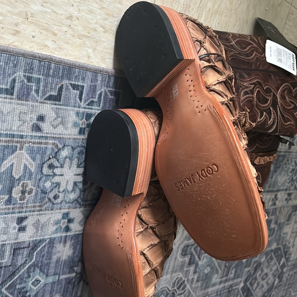 Genuine piraerucu leather - Picture 3 of 4